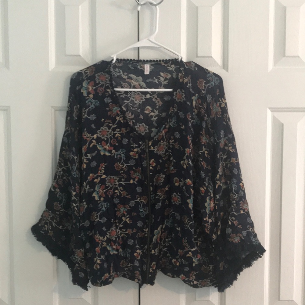 Xhilaration Top. L